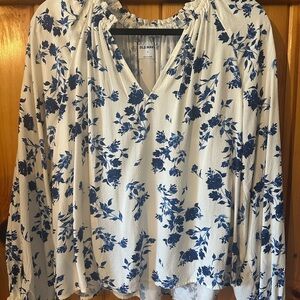 Old Navy Women's White and Blue Floral Blouse